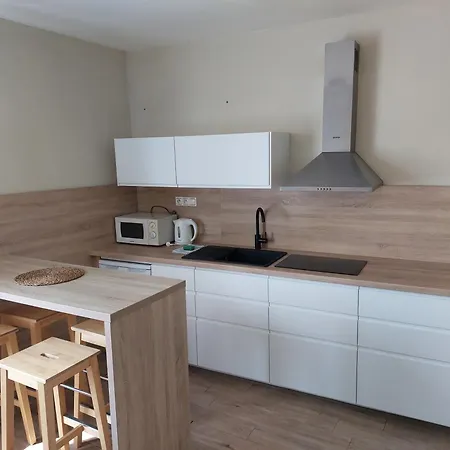 乐福润羔缇酒店 *